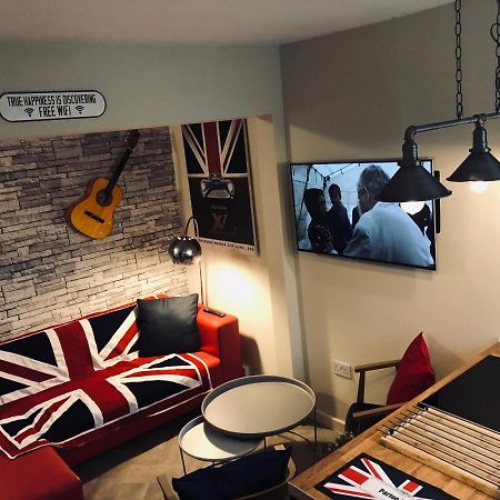 3 Double Bed Brittania Styled Central Home Near Lfc Sleeps 6 With Free Business Super Fast Fibre Broadband Λίβερπουλ Εξωτερικό φωτογραφία